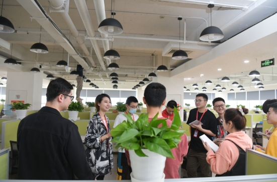 新職業(yè)故事：作業(yè)幫三個95后輔導老師在成都