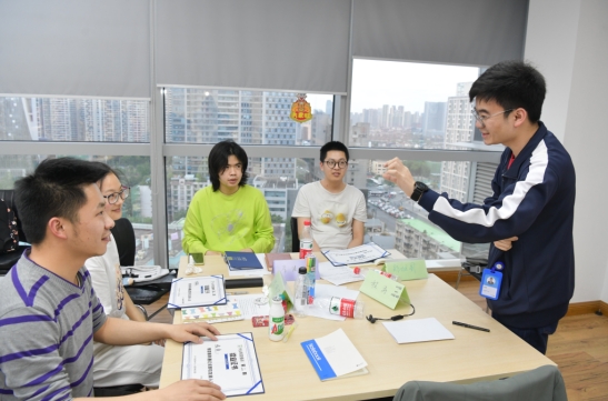 新職業(yè)故事：作業(yè)幫三個95后輔導老師在成都