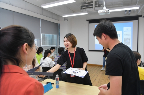 新職業(yè)故事：作業(yè)幫三個95后輔導老師在成都