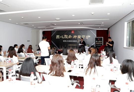 痘博士五星級(jí)標(biāo)準(zhǔn)服務(wù)2周年服務(wù)“匠心服務(wù)、為愛守護(hù)”評選大賽啟動(dòng)，樹立祛痘行業(yè)品質(zhì)標(biāo)桿
