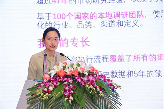 明月鏡片連續(xù)五年全國銷量第一，獲眼鏡行業(yè)首張五連冠證書