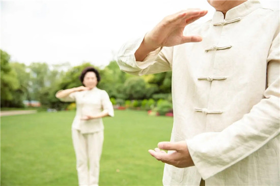 中老年人如何補(bǔ)鈣，吃點(diǎn)健力多鈣維生素D片試試吧