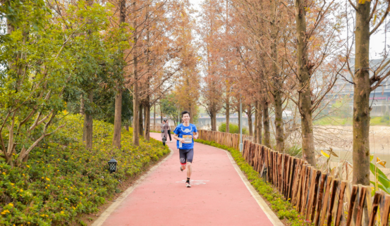 青春有你一起運動 ， 讓我們在丹寨天天馬拉松為健康奔跑