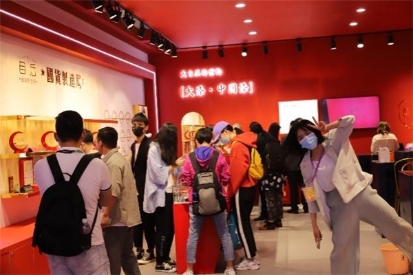 華系目后眼鏡亮相上海展，力推民族品牌進(jìn)程