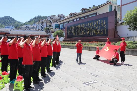 匠心“黔”行迎曙光 轉(zhuǎn)型發(fā)展開新局——中國(guó)聯(lián)通匠心網(wǎng)絡(luò)紅色萬(wàn)里行貴州站圓滿結(jié)束