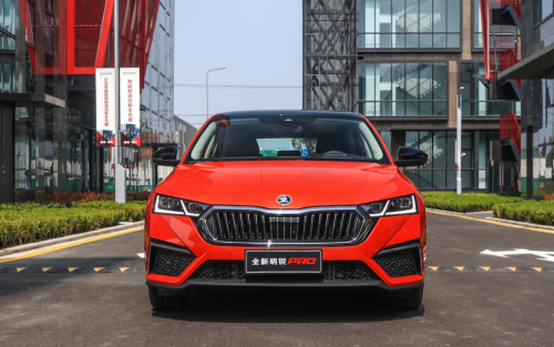 15萬左右的緊湊型車，斯柯達(dá)明銳pro和日產(chǎn)軒逸2021款哪個(gè)好？