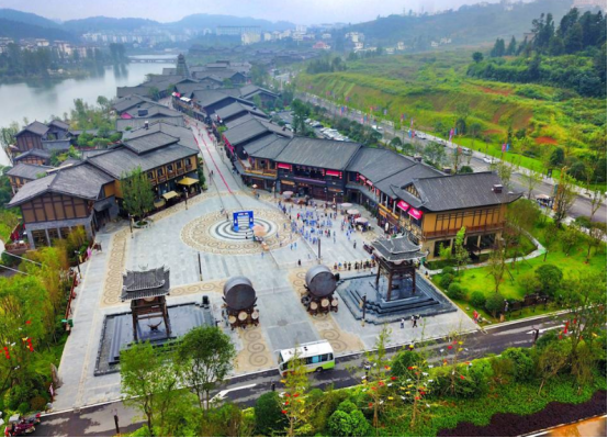 與其躺平放棄夢(mèng)想 ， 不如來(lái)丹寨馬拉松體驗(yàn)酣暢淋漓后的舒爽