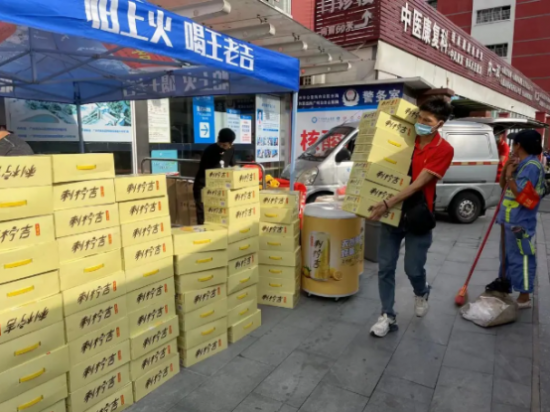 廣藥集團李楚源：一行在防疫一線慰問，為抗疫群眾送上高溫關懷