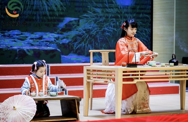 快要抑郁的80后公務員“寶媽”，自創(chuàng)“國學手勢舞”在抖音重新綻放