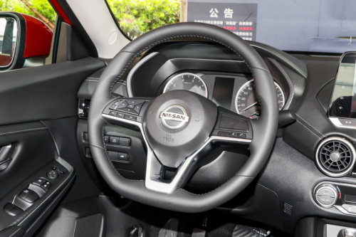 15萬左右的緊湊型車 14代日產(chǎn)軒逸 VS斯柯達(dá)明銳pro，結(jié)果如何？
