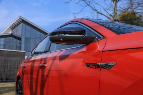 15萬左右的緊湊型車 14代日產(chǎn)軒逸 VS斯柯達(dá)明銳pro，結(jié)果如何？
