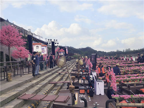 電小二戶(hù)外電源現(xiàn)湖南衛(wèi)視“一起向往”拍攝現(xiàn)場(chǎng)，保障直播、攝影不斷電！