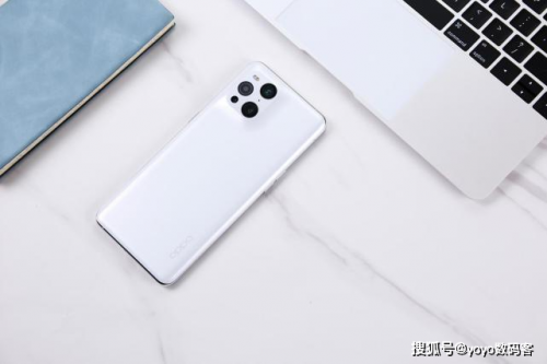 Find X3 Pro 10億色臻彩屏，持續(xù)占領(lǐng)“屏幕天花板”頭銜