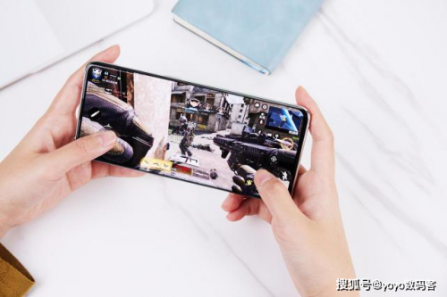 Find X3 Pro 10億色臻彩屏，持續(xù)占領(lǐng)“屏幕天花板”頭銜