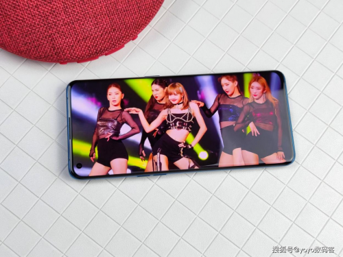Find X3 Pro 10億色臻彩屏，持續(xù)占領(lǐng)“屏幕天花板”頭銜