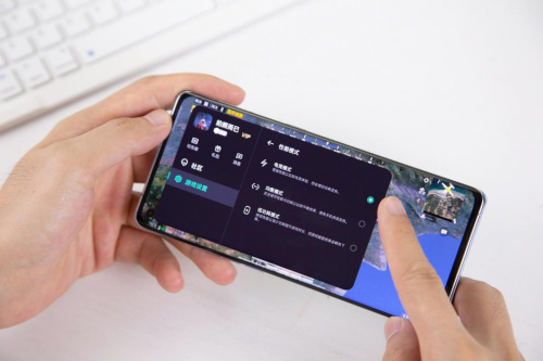Reno6 Pro+無級穩(wěn)幀+4D振感調(diào)節(jié)，游戲體驗大大大大有不同