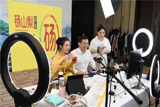 薇婭探訪安徽鳳陽小崗村，再次感受到中國農民的敢為人先