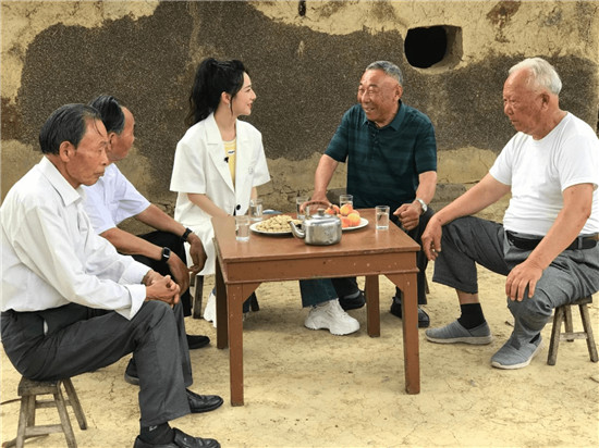 薇婭探訪安徽鳳陽小崗村，再次感受到中國農民的敢為人先