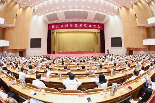科技創(chuàng)新再突破，老板電器實(shí)力斬獲浙江省科學(xué)技術(shù)獎(jiǎng)！