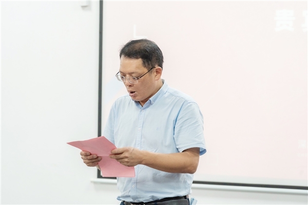 ?感恩阿卡索的公益愛心 普寧橋柱中學(xué)和西樓小學(xué)到訪交流贈(zèng)錦旗