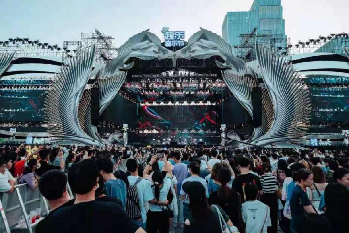 超樂(lè)音樂(lè)節(jié)成都?xì)g樂(lè)開ZAO 真快樂(lè)&愛(ài)奇藝聯(lián)袂“ZAO”狂歡