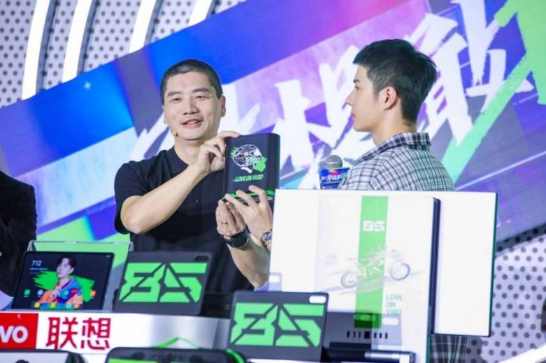聯(lián)想×王一博定制版線下門(mén)店開(kāi)售在即，王一博同款等你帶回家！