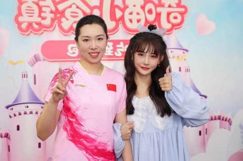 飚東北話、顛大蒜、發(fā)福利，奧運冠軍李曉霞空降辛巴、貓妹妹直播間