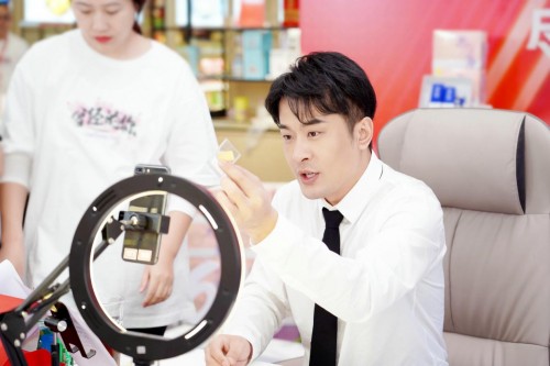 辛巴接受FT中文網(wǎng)專訪，談他的“供應(yīng)鏈江湖”