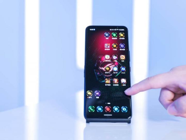 ROG游戲手機5S Pro上手實測，驍龍888 Plus跑分95萬刷新魯大師記錄！