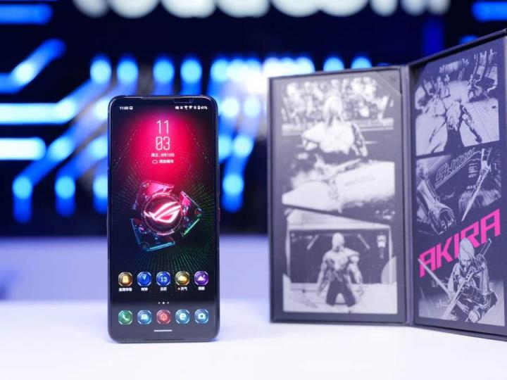 ROG游戲手機5S Pro上手實測，驍龍888 Plus跑分95萬刷新魯大師記錄！
