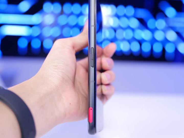 ROG游戲手機5S Pro上手實測，驍龍888 Plus跑分95萬刷新魯大師記錄！
