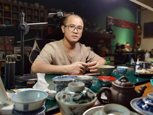 助力非遺傳承 鋸瓷匠人微拍堂開(kāi)店年入百萬(wàn)