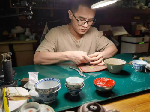 助力非遺傳承 鋸瓷匠人微拍堂開(kāi)店年入百萬(wàn)