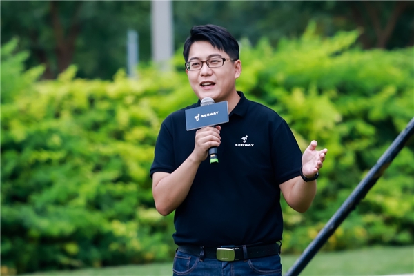 重新定義行業(yè)，九號公司旗下品牌賽格威發(fā)布全球首款超靜音無邊界智能割草機器人