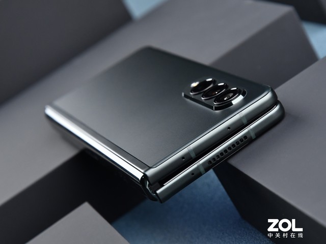 折疊屏也能防水，三星Galaxy Z Fold3全面測(cè)評(píng) 