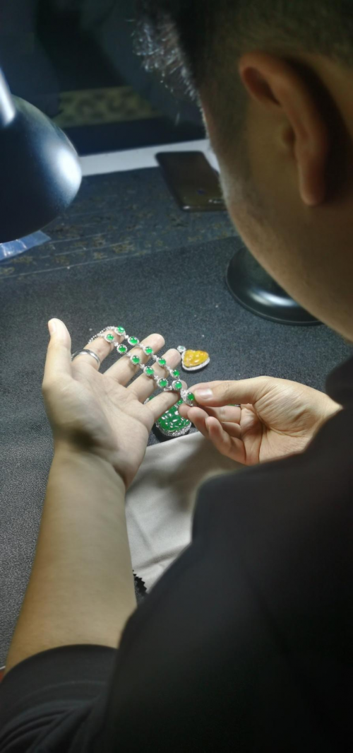 當年輕人在微拍堂遇見直播：以一人之力達成年銷售額千萬
