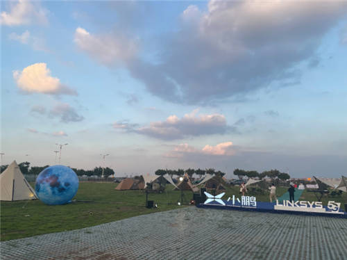 領(lǐng)勢(shì)5G WiFi 6隨身路由器攜手小鵬P5亮相海鷗島， 讓露營(yíng)更輕松！