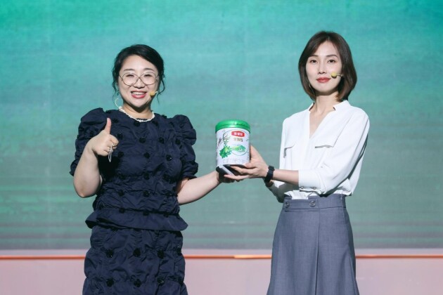 傅首爾首次當“甲方”，巔峰對線解密伊利金領(lǐng)冠“超級配方“！