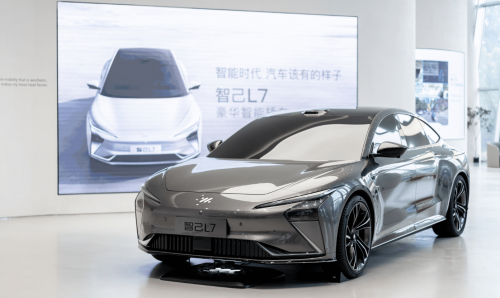 人工智能超級算法賦能智能駕駛，智己汽車讓駕駛“更像人”