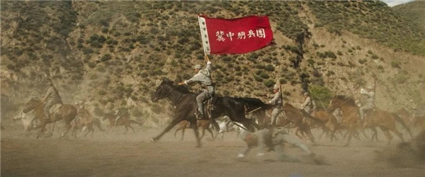 ALPD?激光高亮《我和我的父輩》，光峰科技點亮時代記憶旅程