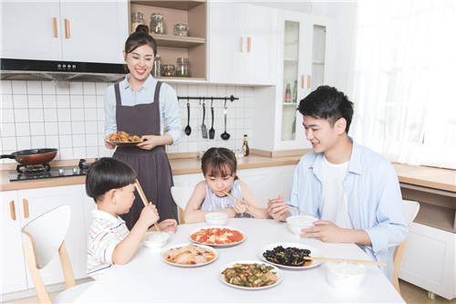 孩子健康成長(zhǎng)好搭檔，就選湯臣倍健維生素AD