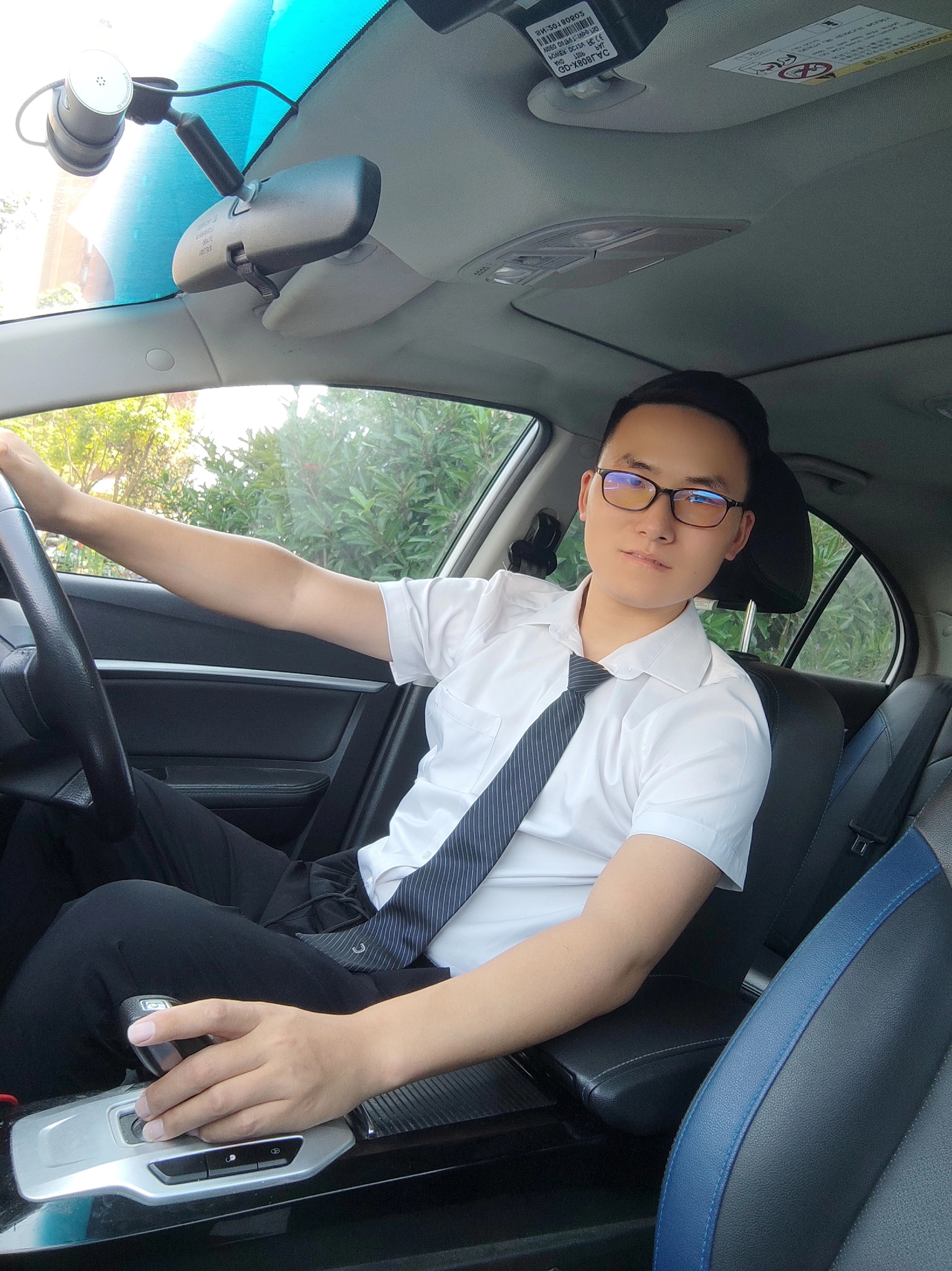 “能幫一把是一把！”路遇受傷工人，這位網(wǎng)約車司機(jī)這樣說