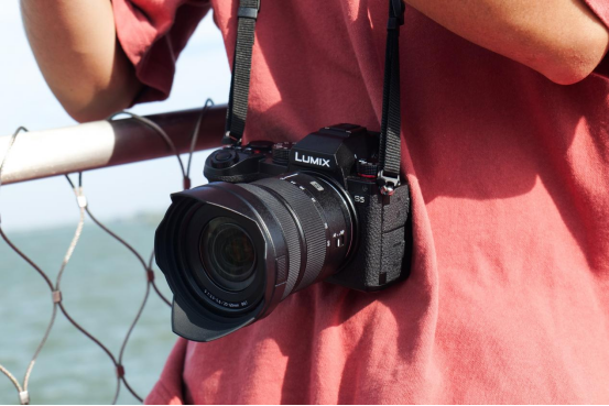 松下LUMIX S5掛機(jī)頭？當(dāng)然是LUMIX S 20-60mm