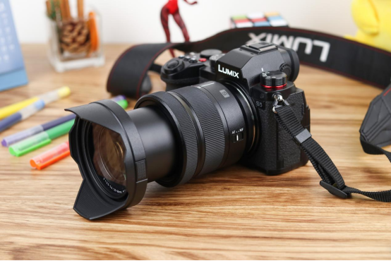 松下LUMIX S5掛機(jī)頭？當(dāng)然是LUMIX S 20-60mm