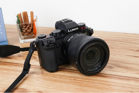 松下LUMIX S5掛機(jī)頭？當(dāng)然是LUMIX S 20-60mm