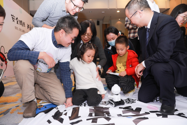 螢石攜手全球兒童安全組織開(kāi)展“安全成長(zhǎng) 關(guān)愛(ài)童行” 公益活動(dòng)