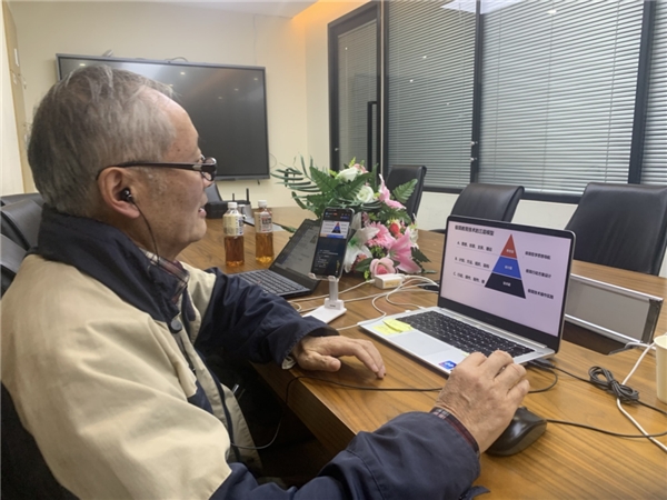 黎加厚教授:用極簡教育技術(shù)提升教師信息技術(shù)微能力