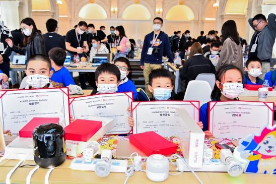 華為在HDC2021舉辦首次少兒編程大賽 花瓣少兒編程讓青少年輕松實現(xiàn)物聯(lián)