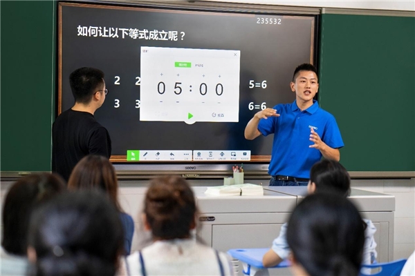 希沃服務(wù)態(tài)度TVC上線，希沃人以熱愛守護(hù)教育信息化最后一公里
