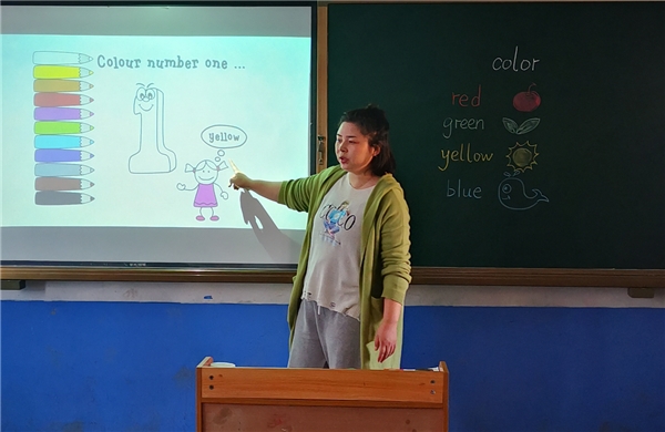 鄉(xiāng)村教師耿蘭蘭:也許他們只覺(jué)得好玩，但我愿意成全